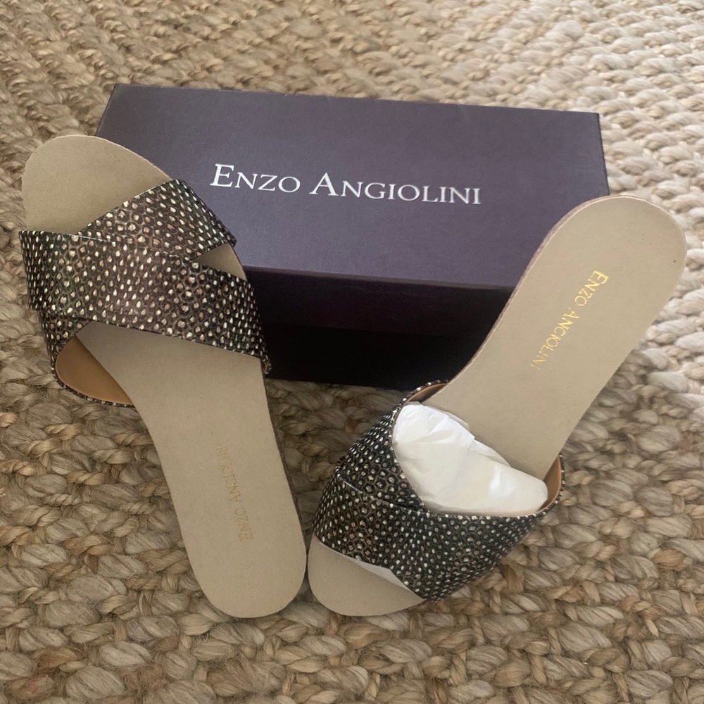 Enzo Angiolini Flyby Crisscross Black/White Slide